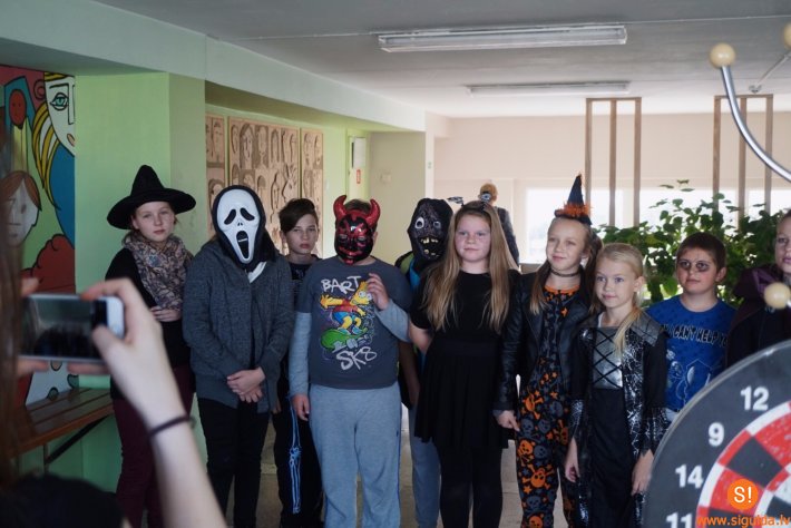 Aizvadītas 5.klašu iesvētības Siguldas 1.pamatskolā