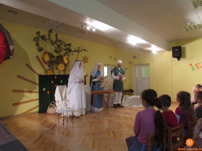 Bērnudārzā „Saulīte” viesojās pasaku teicēji