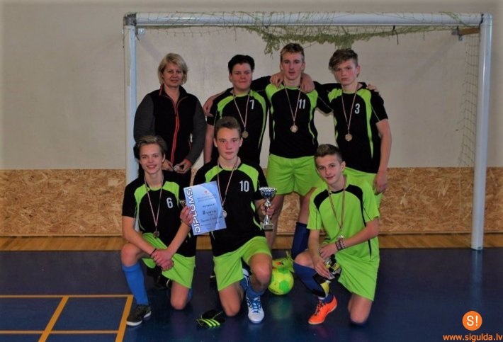 Siguldas novada skolu atklātās sacensības telpu futbolā A un B grupām