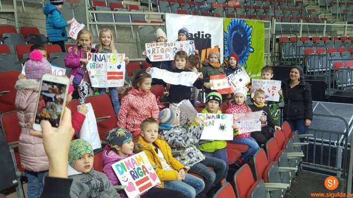 Siguldas pilsētas vidusskolas 1.s klase viesojas Arēnā Rīga