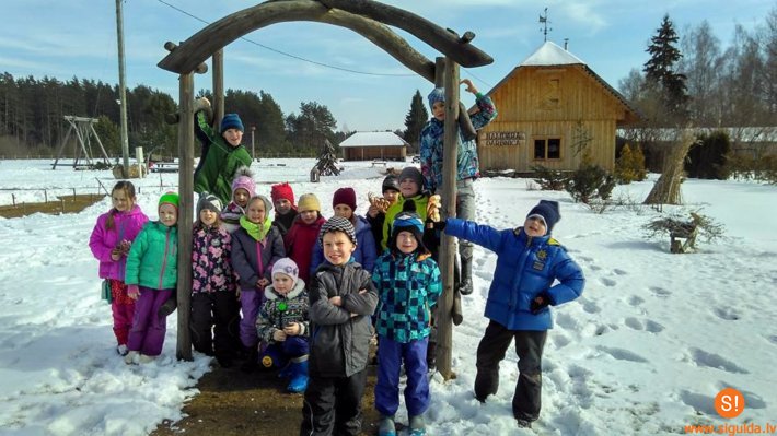 Siguldas 1.pamatskolas skolēni ciemojas „Namdara darbnīcā”