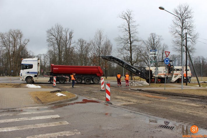 Uzsākta apļveida krustojumu pārbūve Pils, Cēsu, Līvkalna un K.Barona, kā arī Pulkveža Brieža un Vildogas ielā