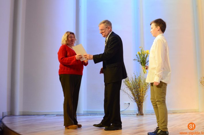 Pasniegti pateicības raksti 1991.gada barikāžu dalībniekiem