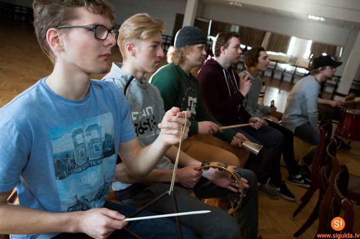„SongBand” mūzikas nodarbības Siguldas Valsts ģimnāzijā