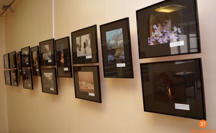 Foto izstāde „Mana dzīves kalendāra … mēnesis” Siguldas Valsts ģimnāzijā