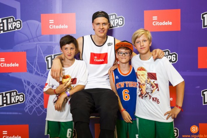 Siguldas Sporta skolas audzēkņi tiekas ar Kristapu Porziņģi