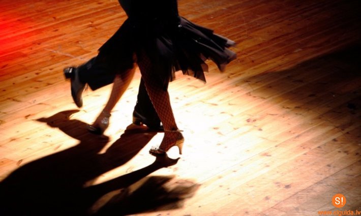 Aicina uz salsas nodarbībām