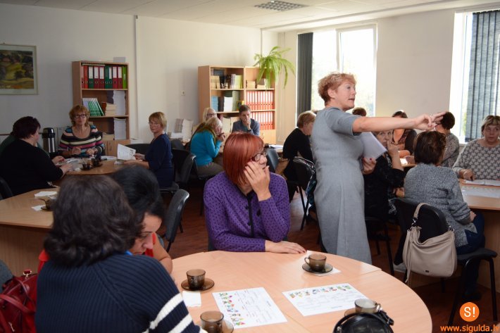 Siguldas Valsts ģimnāzijā pieredzes apmaiņas vizītē viesojas madonieši