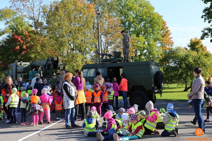 Aizvadīts pasākums bērniem un jauniešiem „Esi zinošs, esi drošs”