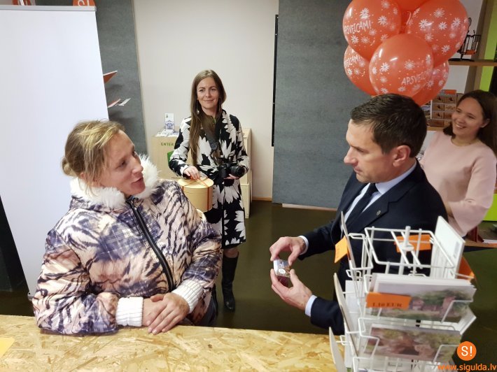 Siguldas novada iedzīvotāja ID karti saņēmis 10 000. novadnieks