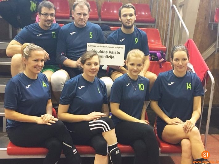 Siguldas Valsts ģimnāzijas komandai sudrabs volejbola sacensībās