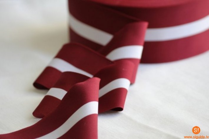Aicina saņemt Latvijas valsts karoga krāsu lentītes