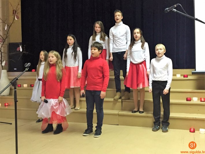 Patriotisko dziesmu konkurss Mores pamatskolā