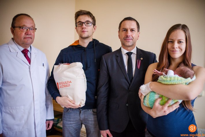 Siguldas slimnīcā sveikts 1000.dzemdībās pasaulē nākušais mazulis