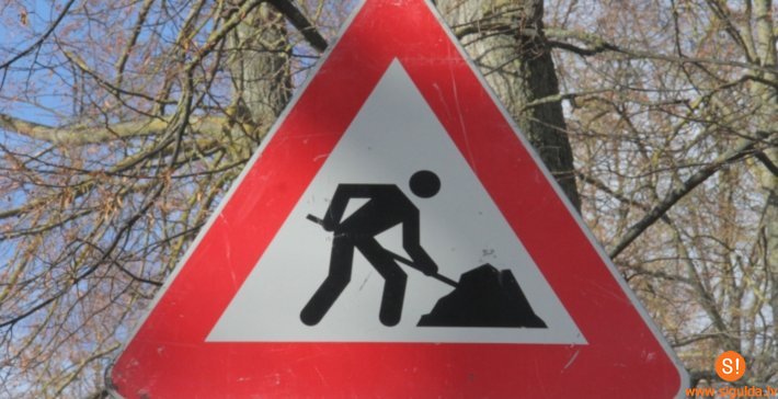 Naktī uz otrdienu būs slēgta satiksme Peldu ielā