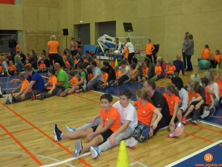 Siguldas pilsētas vidusskolas sporta klases piedalās sacensībās