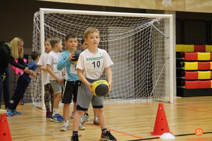 Aizvadītas Siguldas novada sacensības vieglatlētikas četrcīņā