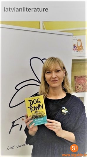 Novadniece Luīze Pastore piedalās Londonas grāmatu tirgū