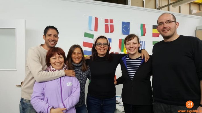 Siguldas Valsts ģimnāzijas pedagogi dodas pieredzes apmaiņā uz Angliju