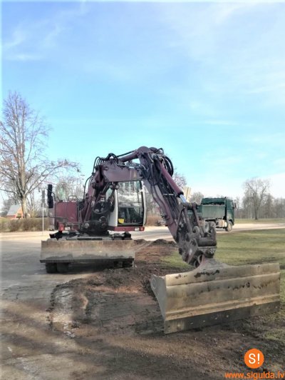 Pilsētas ielās sākta apauguma noņemšana