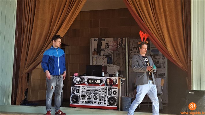 Siguldas pilsētas vidusskolā viesojas Goda teātris