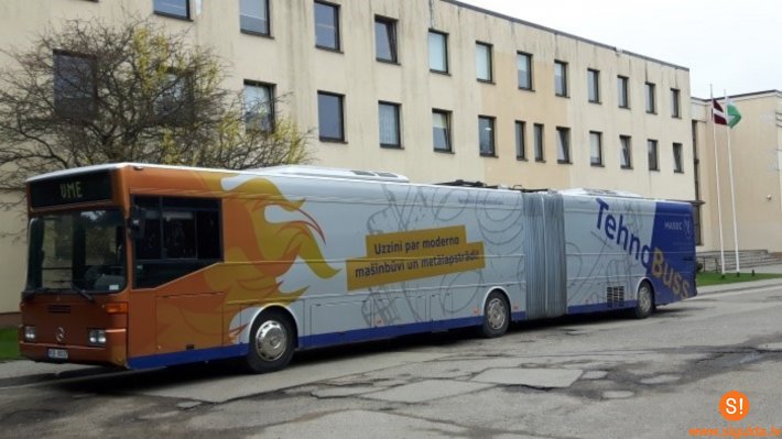 Siguldas 1.pamatskolas skolēni iepazīst Tehnobusu