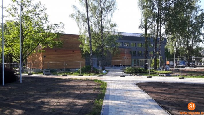 Atjaunota gājēju kustība gar Siguldas novada Kultūras centru