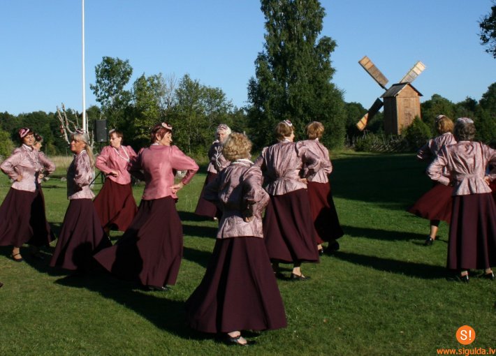 Notiks koncerts „Mēs tikāmies dejā, kad lapas virpuļo vējā”