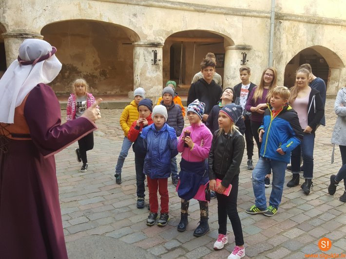 Allažu pamatskolas „Gada klases” dodas ekskursijā uz Jaunpils pili