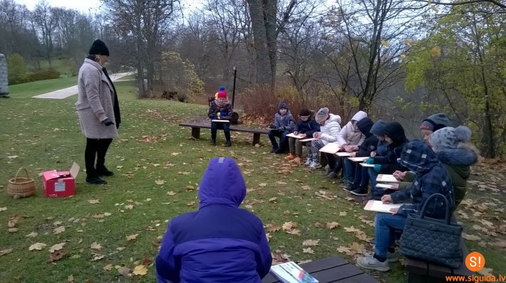 Allažu pamatskolas skolēni apmeklē Turaidas muzejrezervātu