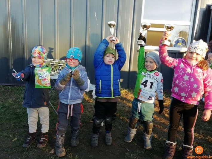 Aizvadīta Minikausa sezona triālā; novadnieki izcīna godalgotas vietas