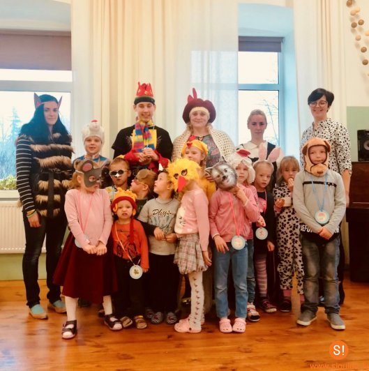 Mores pamatskolā sagaidīta Mārtiņdiena un Lāčplēša diena