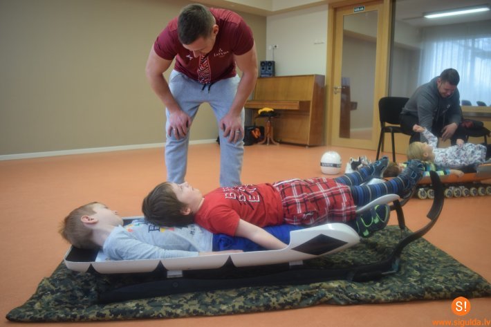 Bērnudārzā „Pīlādzītis” viesojas brāļi Andris un Juris Šici