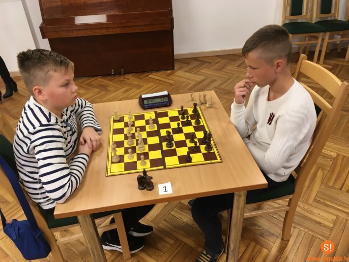 Notikušas Siguldas skolēnu šaha sacensības