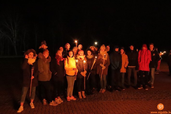 Siguldas Valsts ģimnāzijas skolēni piedalās Patriotu nedēļas pasākumos