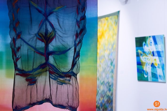 Atklāta Siguldas novada mākslinieku izstāde kultūras centrā „Siguldas devons”