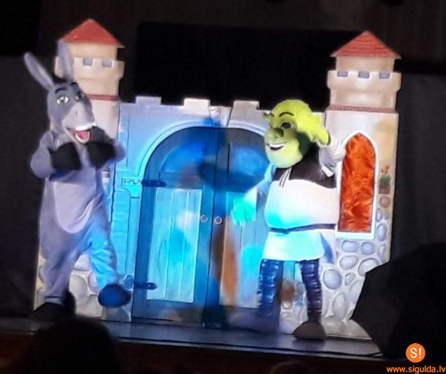 Pie Siguldas 1.pamatskolas skolēniem viesojas pasaku tēli