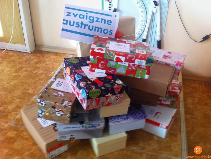 Siguldas Valsts ģimnāzijas skolēni sagatavo Ziemassvētku dāvanas labdarībai