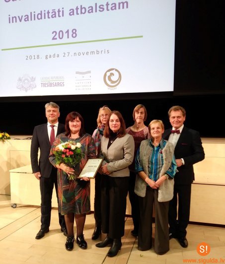 Biedrība „Cerību spārni” saņem Atzinības rakstu