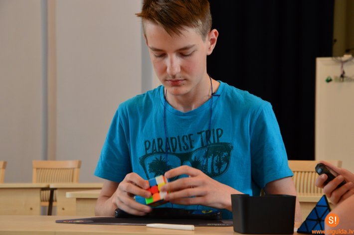 Siguldas Valsts ģimnāzijas skolēni iegūst medaļas starptautiskās kuberu sacensībās