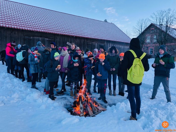 Mores pamatskolā notiek barikāžu laika atceres pasākumi