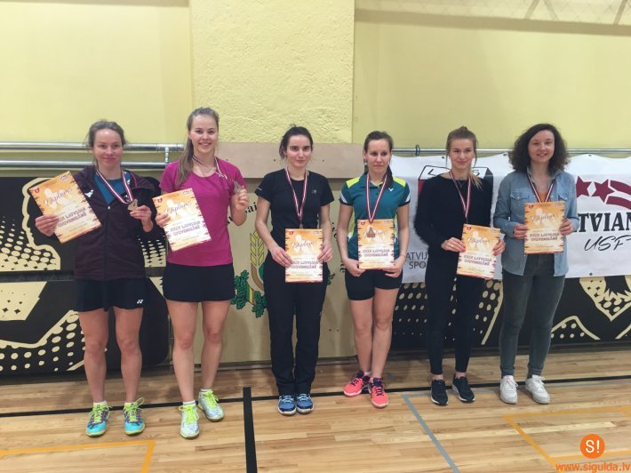 Novadnieki izcīna godalgotas vietas badmintona turnīrā