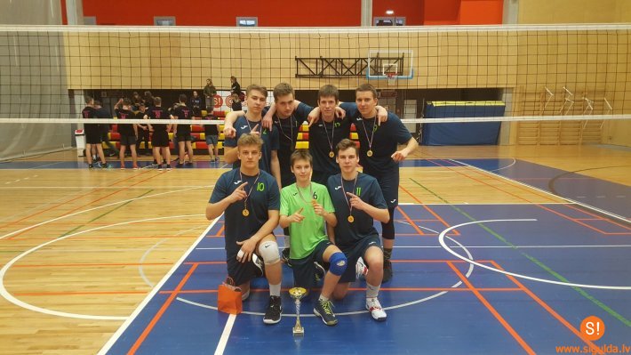 Siguldas Valsts ģimnāzijas jauniešiem uzvara volejbolā