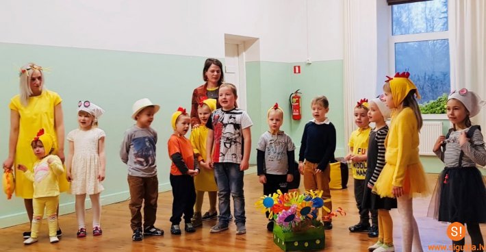 Mores pirmsskolas grupā notikusi vecvecāku diena