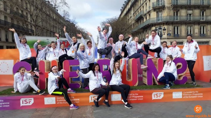 Siguldietes piedalās starptautiskā projektā „She runs 2019”