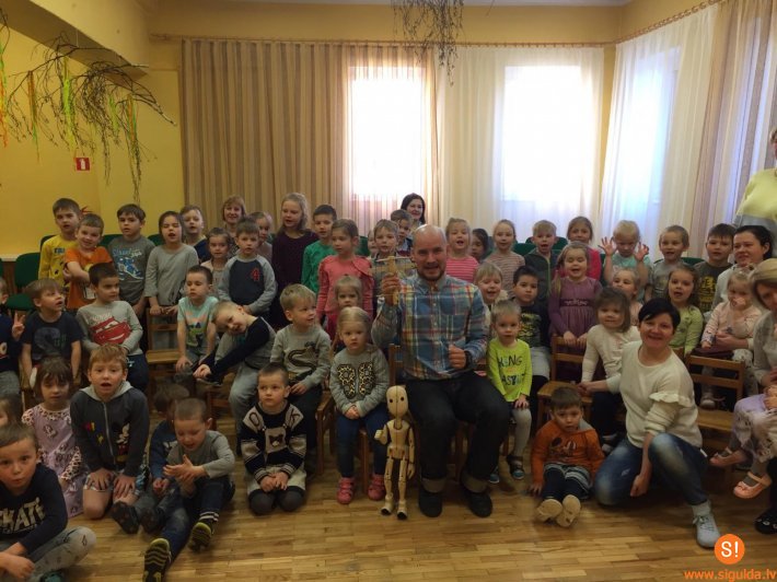 Allažu pirmskolas izglītības grupas iepazīst teātra pasaules aizkulises