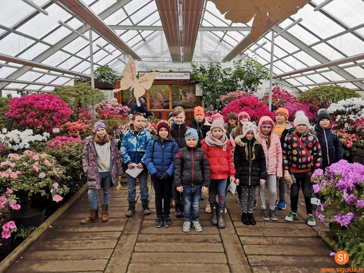 Mores pamatskolas skolēni apmeklē zooloģisko dārzu un Botānisko dārzu