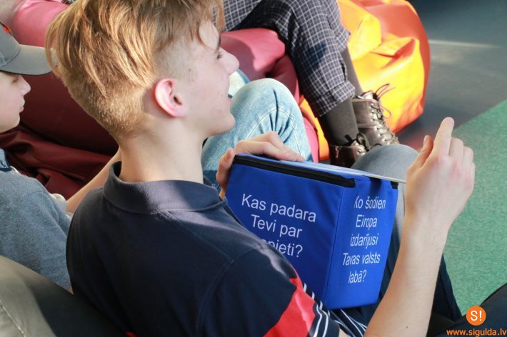 Skolēniem būs iespēja piedalīties Eiropas Parlamenta vēlēšanu ģenerālmēģinājumā