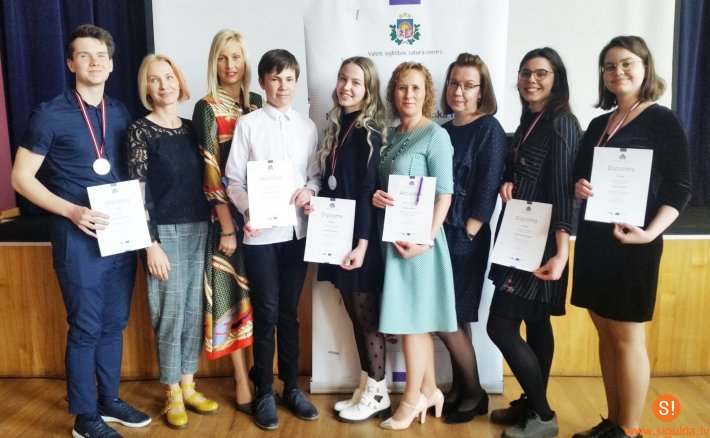 Siguldas Valsts ģimnāzijas skolēniem panākumi latviešu valodā un literatūrā