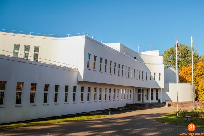 Mākslu skola „Baltais flīģelis” uzņem audzēkņus; aicina reģistrēties e‑vidē